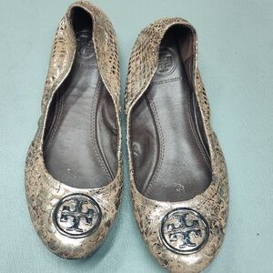 Tory Burch Silver And Taupe Leather Flats with Signature Medallion. Size 5.5